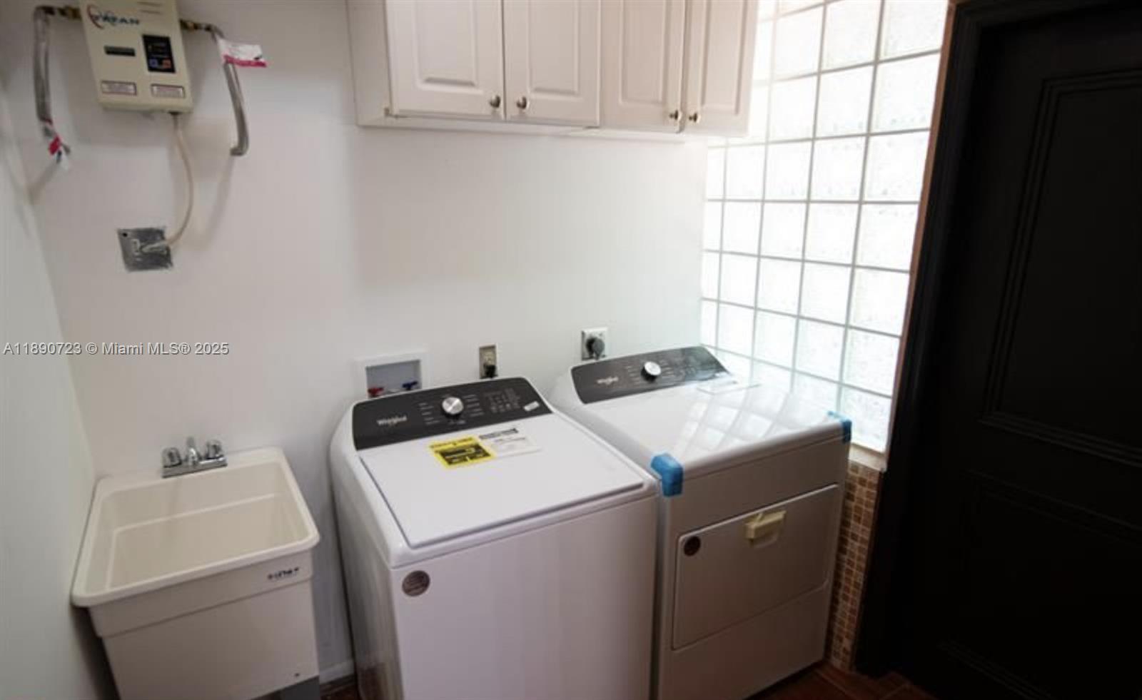 3050 Alton Road Miami Beach, FL 33140 - Photo 23 of 41 a utility room with dryer and washer