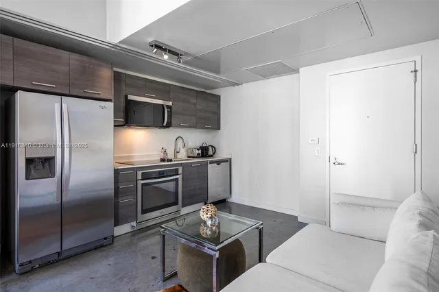 $2,750 | 151 Southeast 1st Street, Unit 1404, Miami, FL 33131