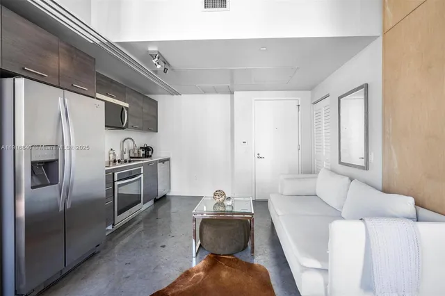 $2,750 | 151 Southeast 1st Street, Unit 1404, Miami, FL 33131