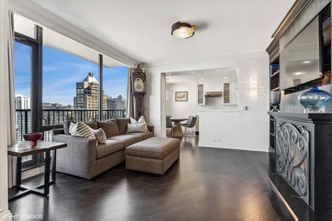 $899,000 | 1040 North Lake Shore Drive, Unit 26B, Chicago, IL 60611