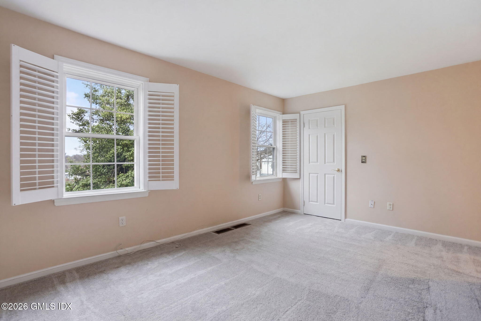 33 Talbot Lane, Unit 4 Greenwich, CT 06830 - Photo 11 of 19 18-web-or-mls-33-talbot-ln-unit-4 edited