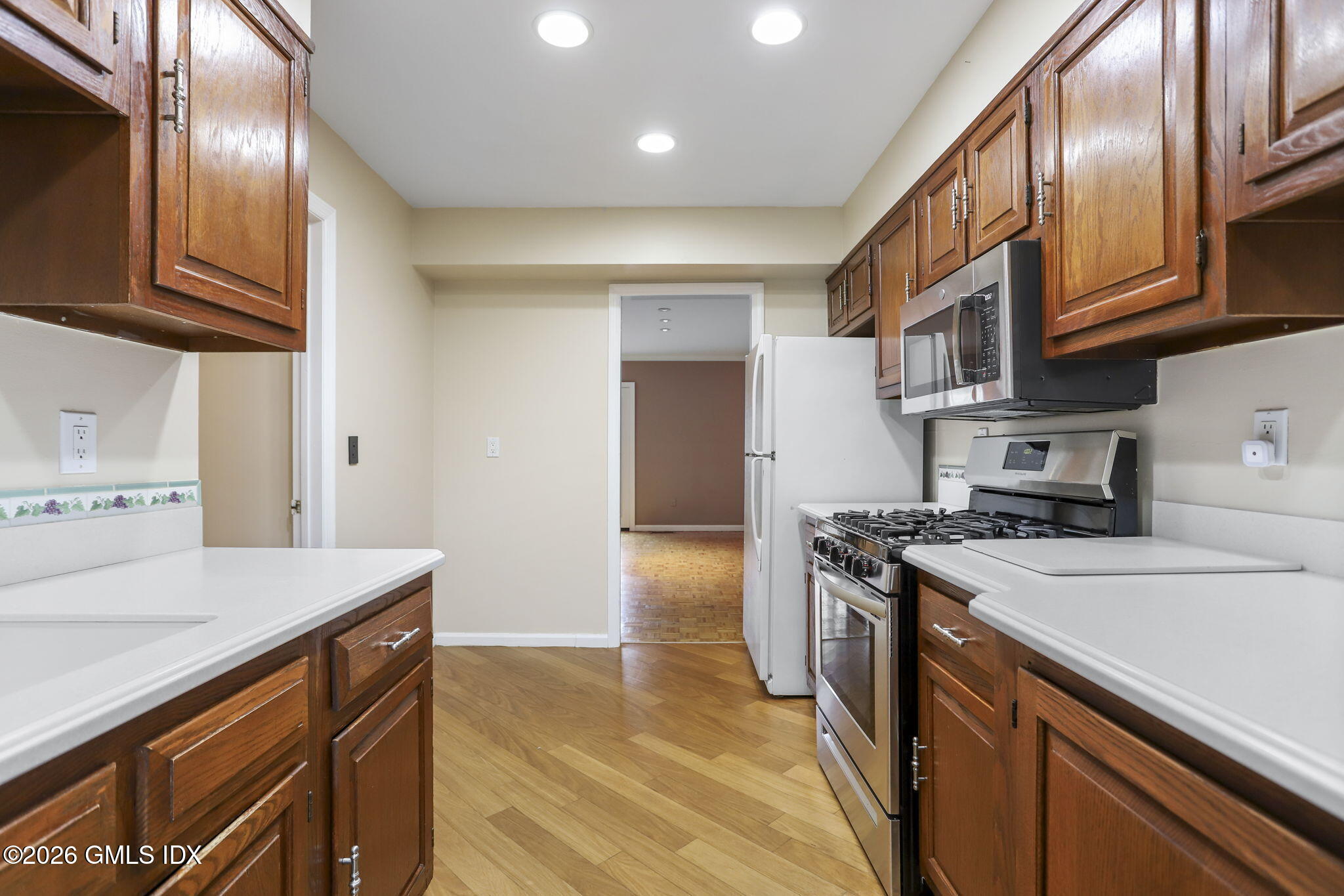 33 Talbot Lane, Unit 4 Greenwich, CT 06830 - Photo 6 of 19 6-web-or-mls-33-talbot-ln-unit-4