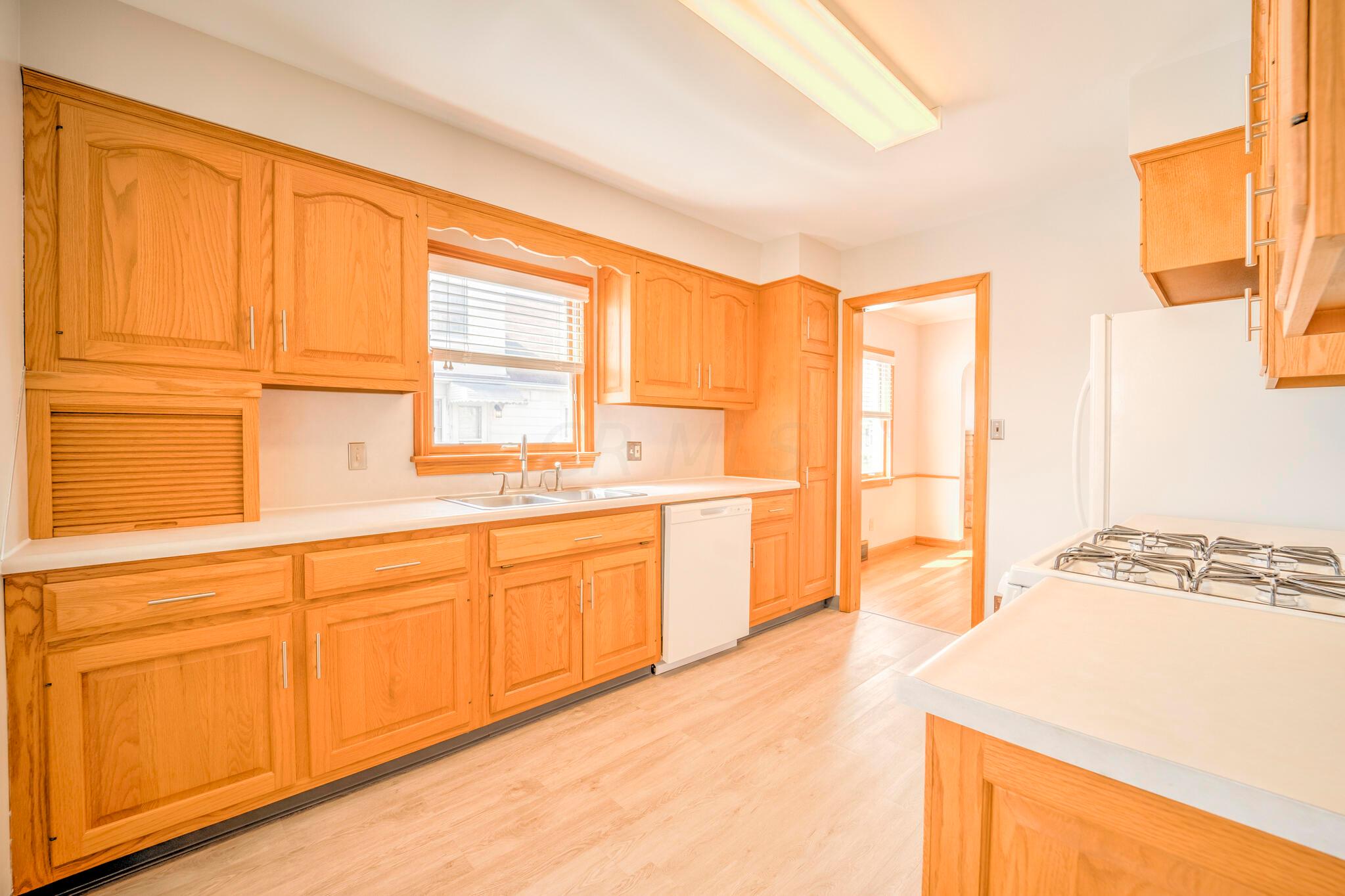 309 East Beaumont Road Columbus, OH 43214 - Photo 10 of 46 Kitchen with New Dishwasher & Gas Stove