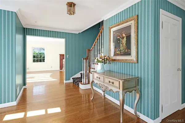 $12,000 | 695 Hunt Lane, Manhasset, NY 11030