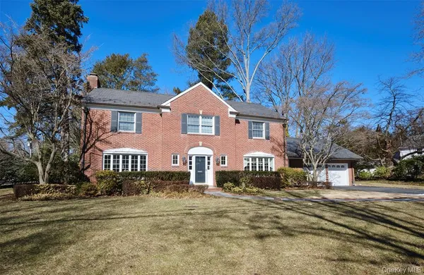 $12,000 | 695 Hunt Lane, Manhasset, NY 11030