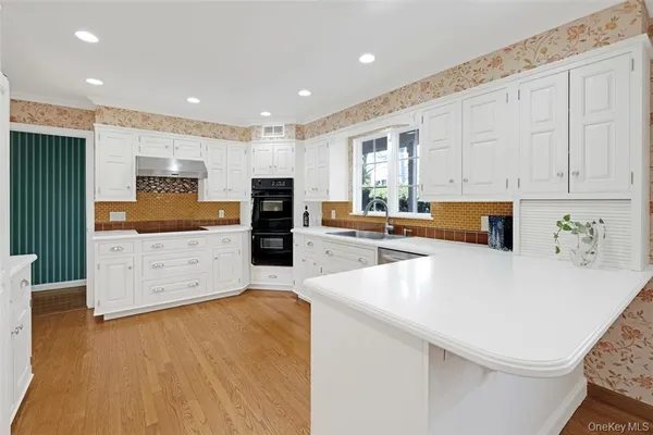 $12,000 | 695 Hunt Lane, Manhasset, NY 11030