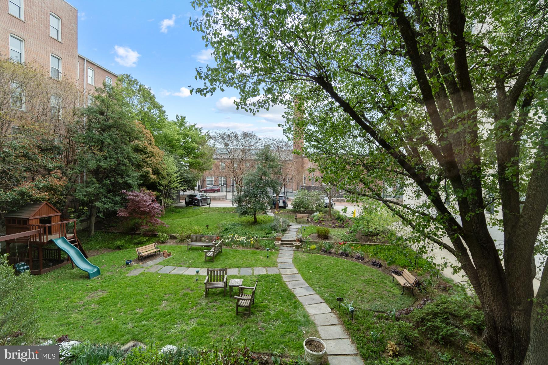 2022 Columbia Road Northwest, Unit 114 Washington, DC 20009 - Photo 28 of 29 Building garden