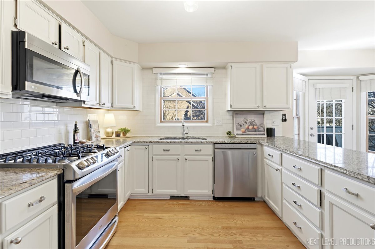 549 Bloomfield Circle Geneva, IL 60134 - Photo 11 of 31