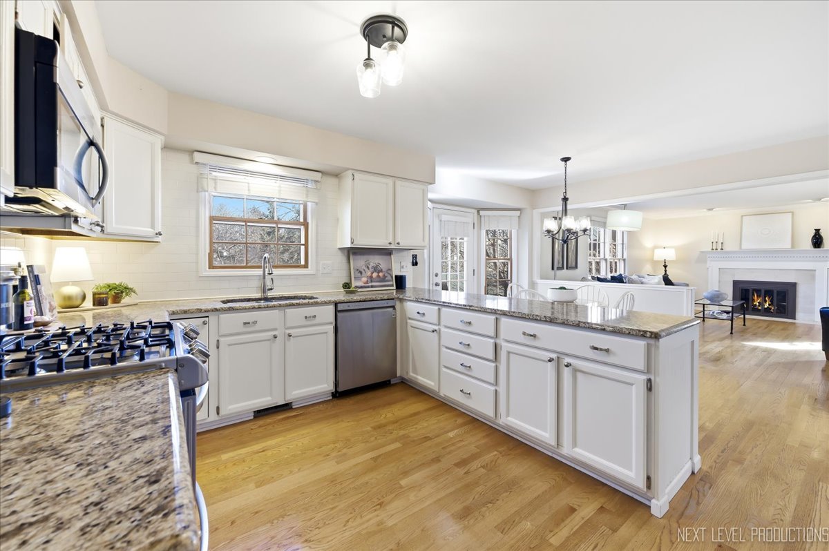 549 Bloomfield Circle Geneva, IL 60134 - Photo 13 of 31