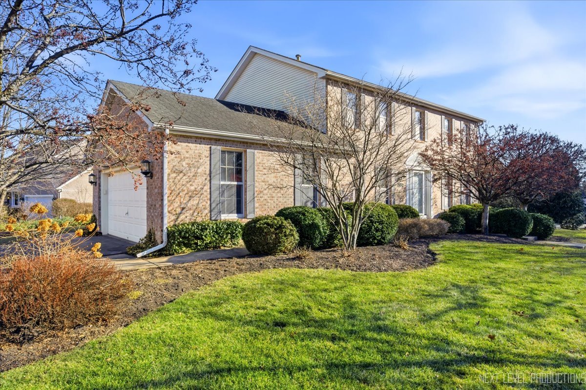 549 Bloomfield Circle Geneva, IL 60134 - Photo 2 of 31