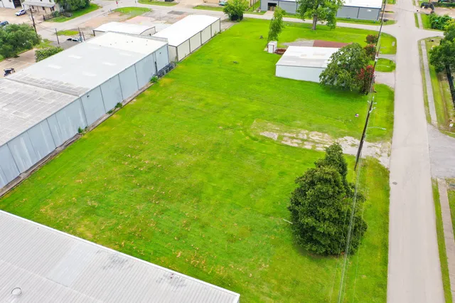 a view of yard with swimming pool