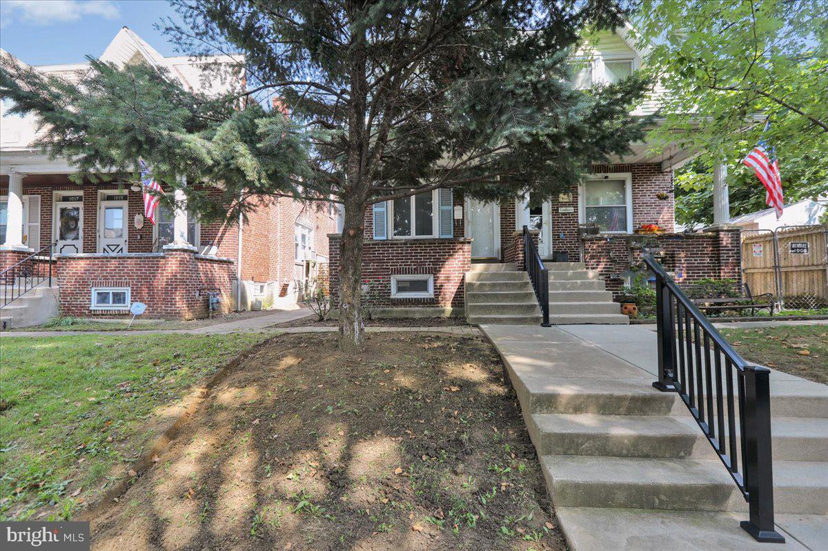 1613 Locust Street Reading, PA 19604 - Photo 1 of 28