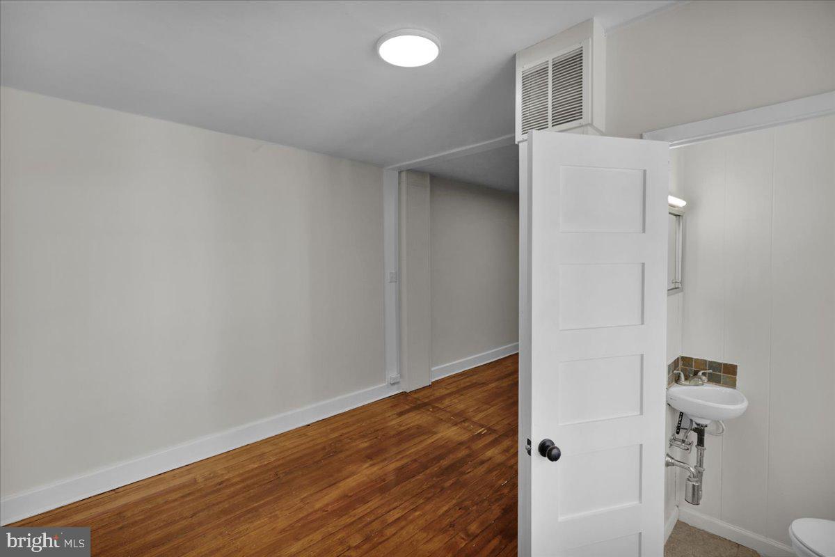 1613 Locust Street Reading, PA 19604 - Photo 14 of 28