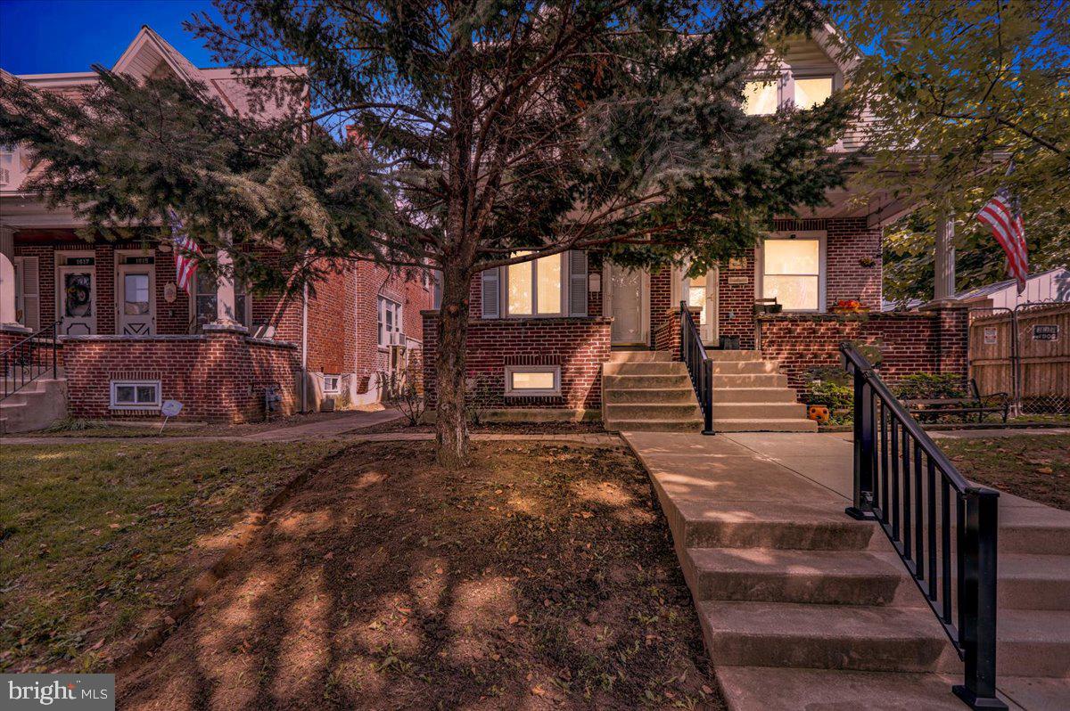 1613 Locust Street Reading, PA 19604 - Photo 3 of 28
