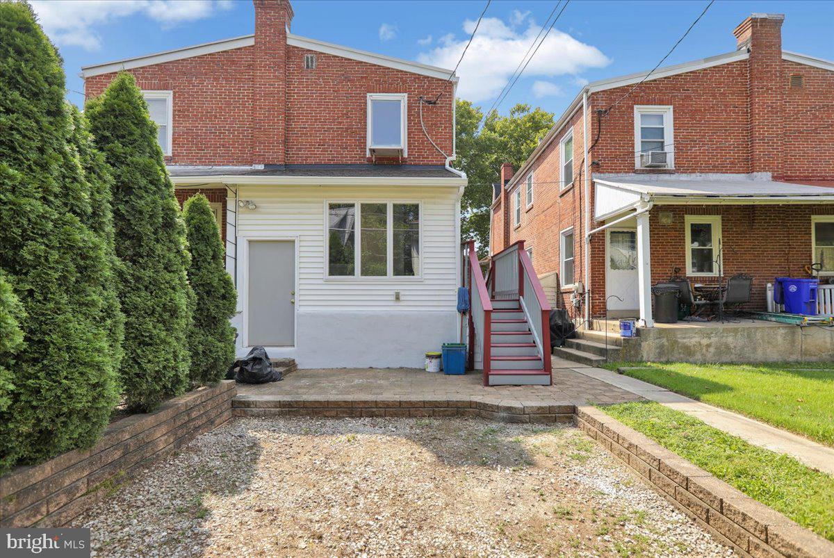 1613 Locust Street Reading, PA 19604 - Photo 5 of 28