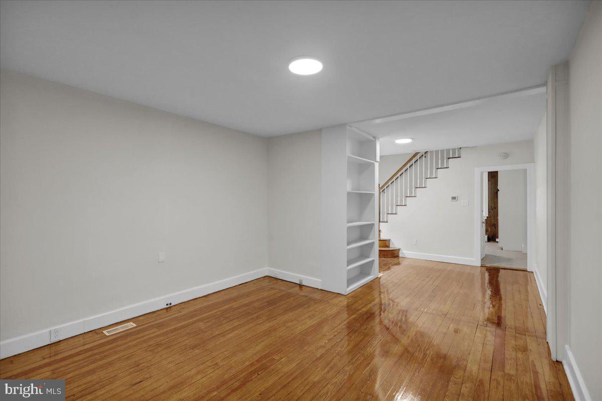 1613 Locust Street Reading, PA 19604 - Photo 7 of 28