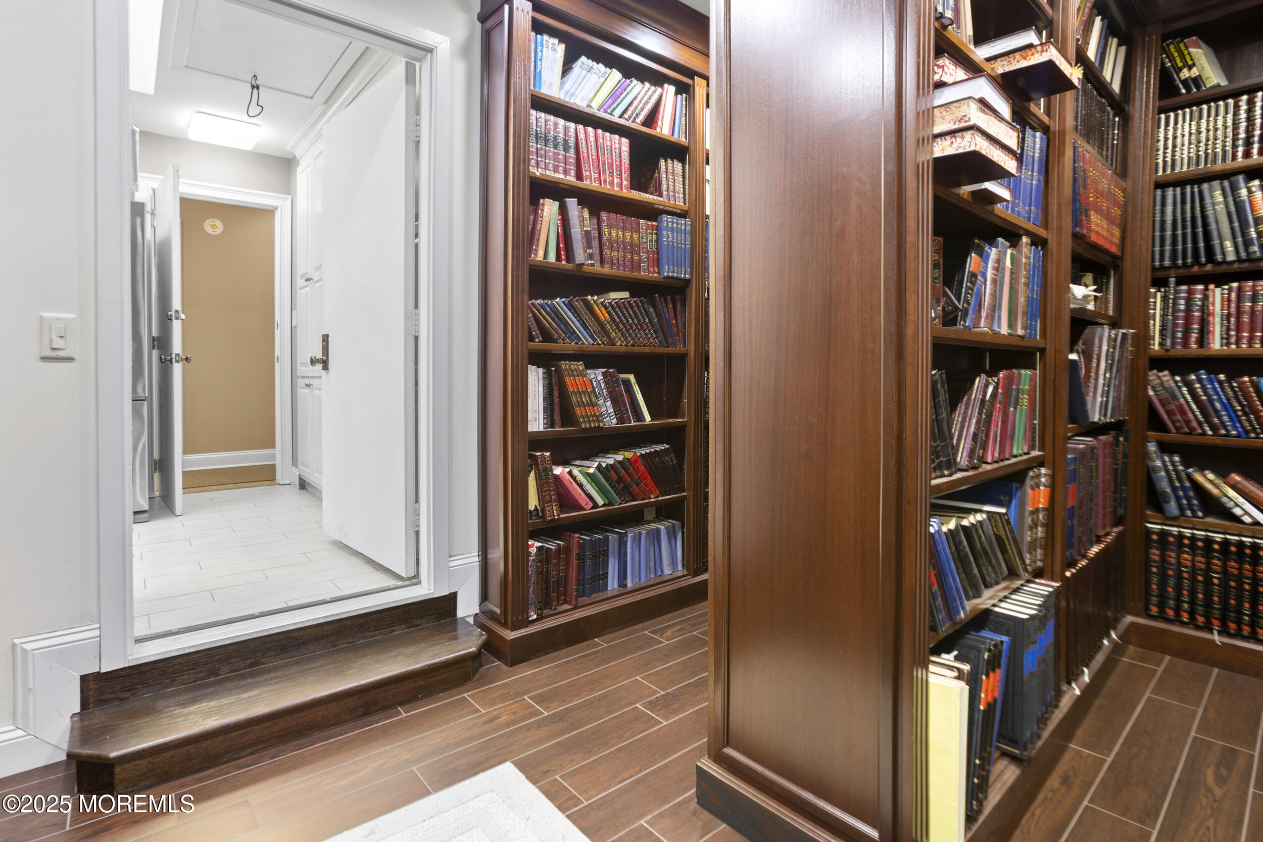 780 Green Valley Road Jackson, NJ 08527 - Photo 16 of 44 a view of an entryway with workspace