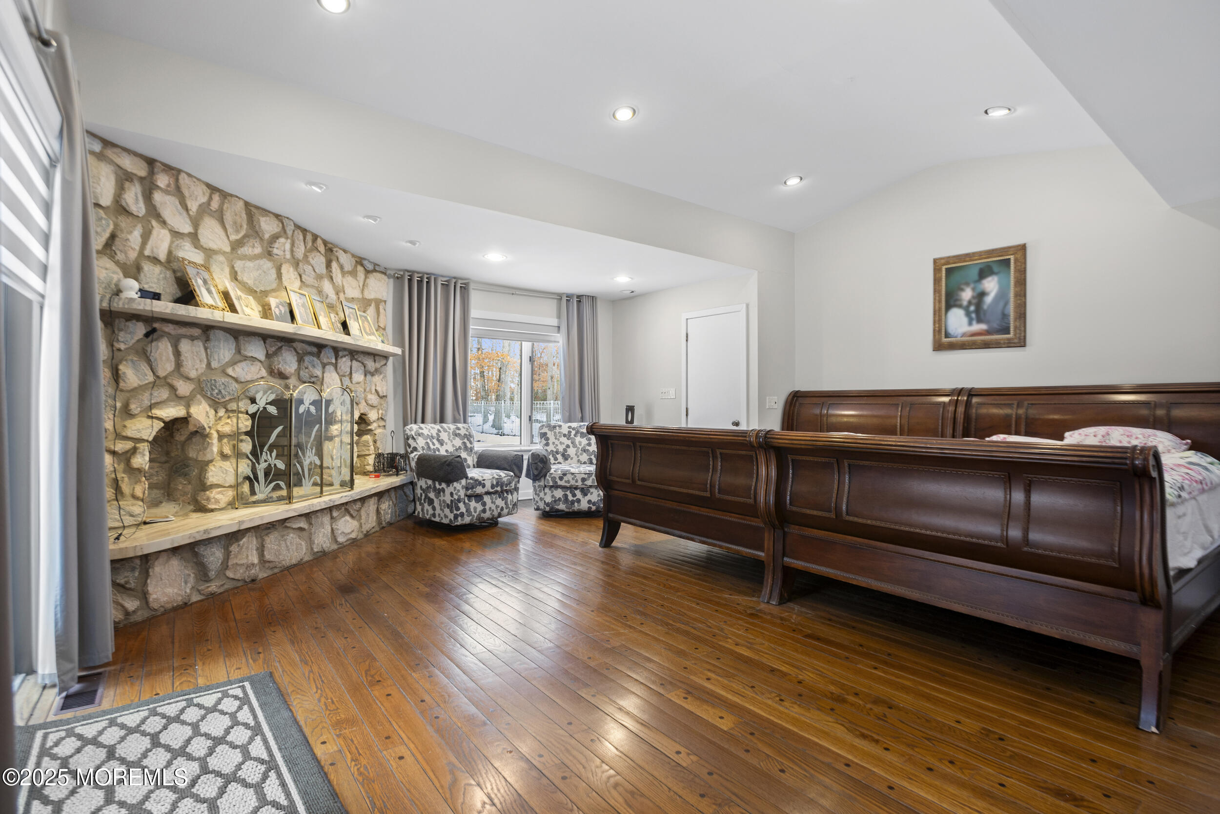 780 Green Valley Road Jackson, NJ 08527 - Photo 30 of 44 a living room with furniture