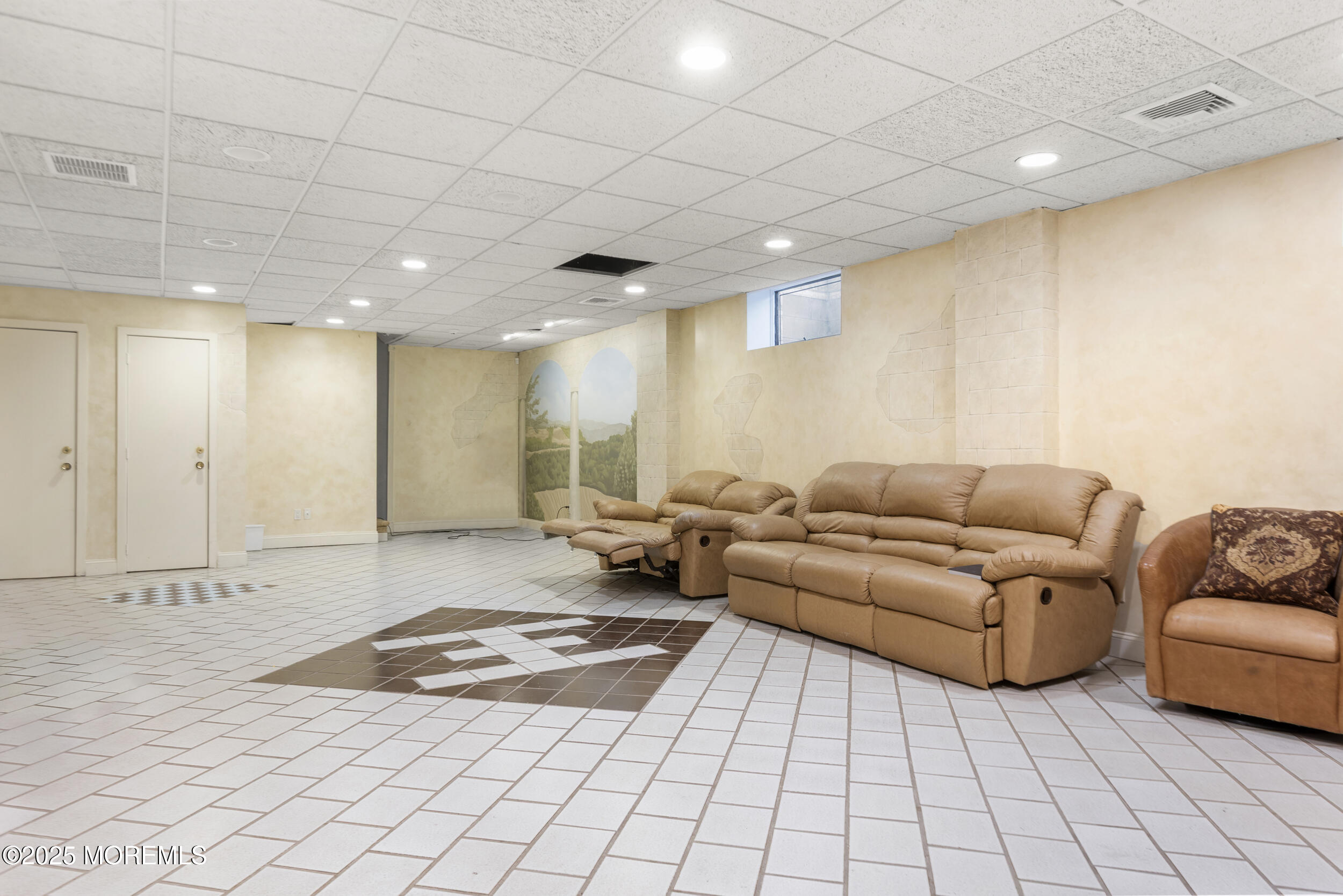 780 Green Valley Road Jackson, NJ 08527 - Photo 38 of 44 a living room with furniture