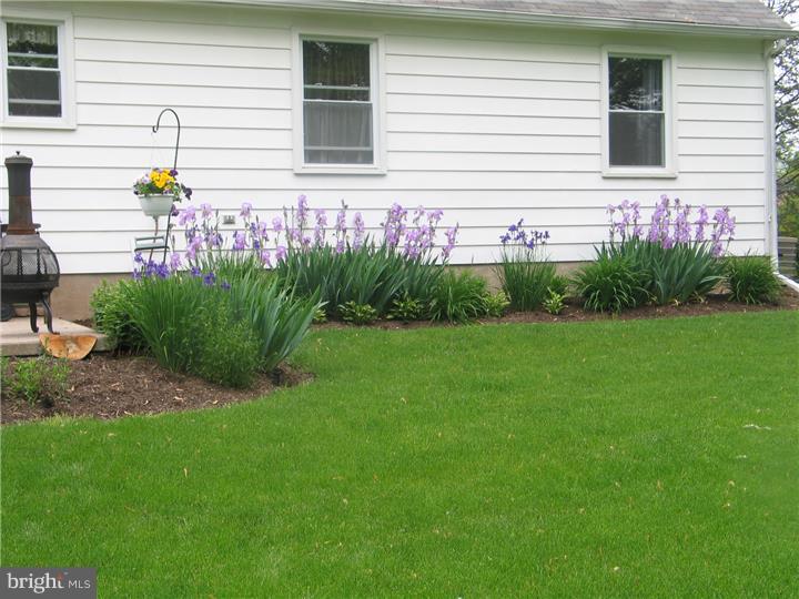1121 Old Post Road Perkasie, PA 18944 - Photo 2 of 24 Exterior Back
