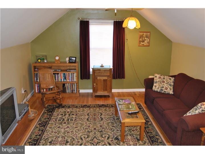 1121 Old Post Road Perkasie, PA 18944 - Photo 20 of 24 Family Room