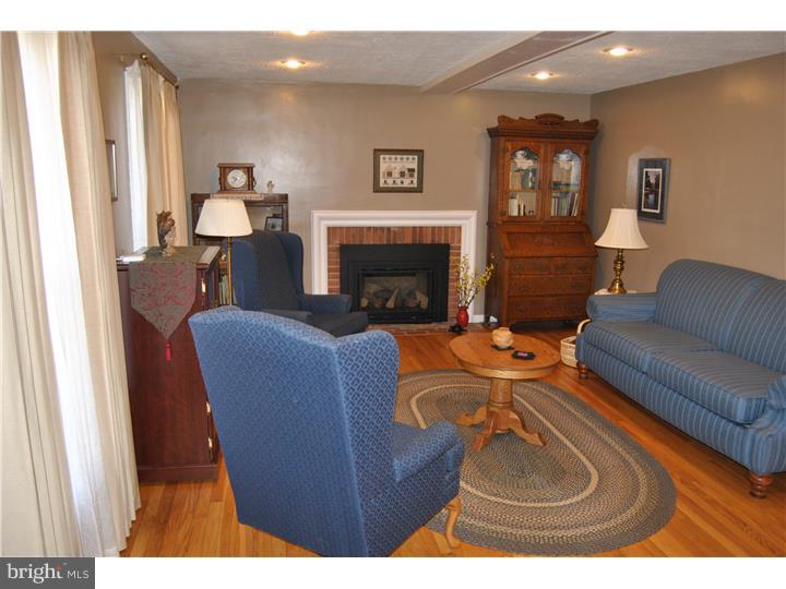 1121 Old Post Road Perkasie, PA 18944 - Photo 3 of 24 Living Room