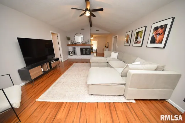 $199,000 | 811 Buffalo Lane, Mount Vernon, IL 62864