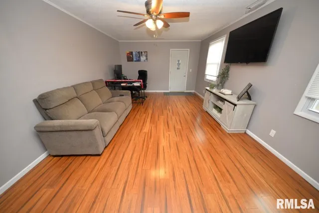 $199,000 | 811 Buffalo Lane, Mount Vernon, IL 62864