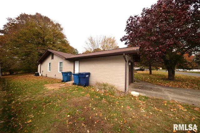 $199,000 | 811 Buffalo Lane, Mount Vernon, IL 62864