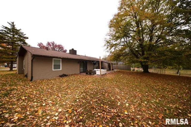 $199,000 | 811 Buffalo Lane, Mount Vernon, IL 62864