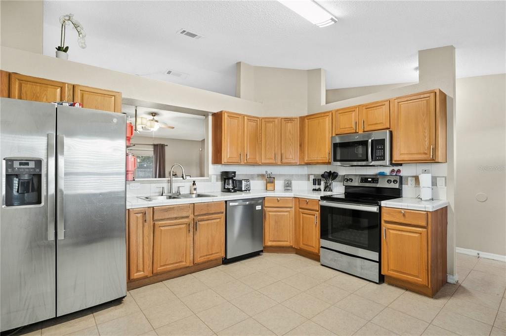 2901 Grayton Street Deltona, FL 32738 - Photo 6 of 23