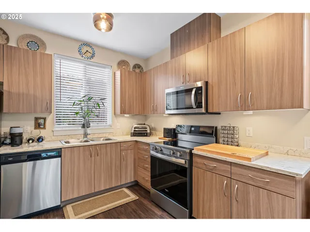 $240,000 | 116 Northeast 109th Avenue, Unit A5, Portland, OR 97220