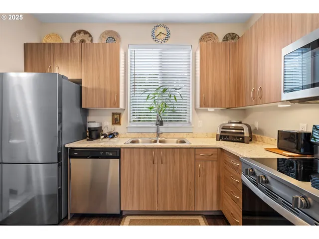 $240,000 | 116 Northeast 109th Avenue, Unit A5, Portland, OR 97220