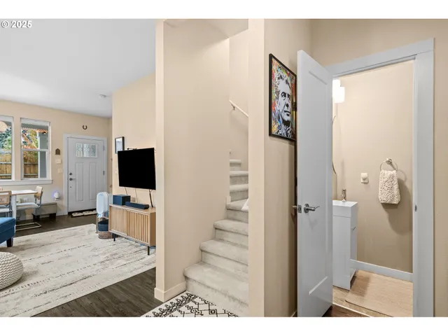 $240,000 | 116 Northeast 109th Avenue, Unit A5, Portland, OR 97220