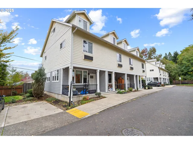 $240,000 | 116 Northeast 109th Avenue, Unit A5, Portland, OR 97220