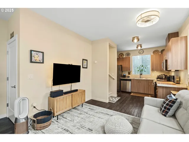 $240,000 | 116 Northeast 109th Avenue, Unit A5, Portland, OR 97220