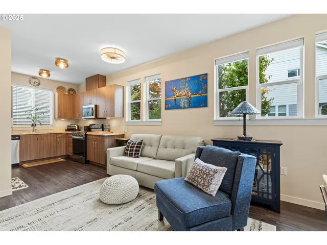 $240,000 | 116 Northeast 109th Avenue, Unit A5, Portland, OR 97220