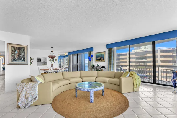 $8,000 | 4100 North Ocean Drive, Unit 1501, Singer Island, FL 33404