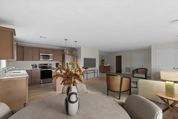 $639,900 | 393-7 Court Street, Unit 7, Plymouth, MA 02360