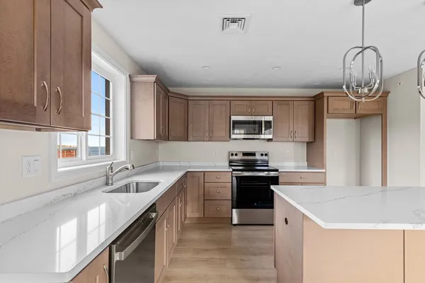 $639,900 | 393-7 Court Street, Unit 7, Plymouth, MA 02360