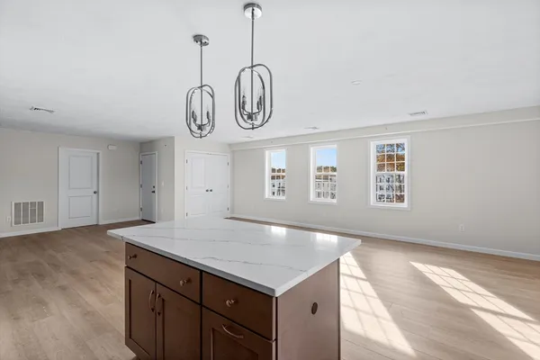 $639,900 | 393-7 Court Street, Unit 7, Plymouth, MA 02360