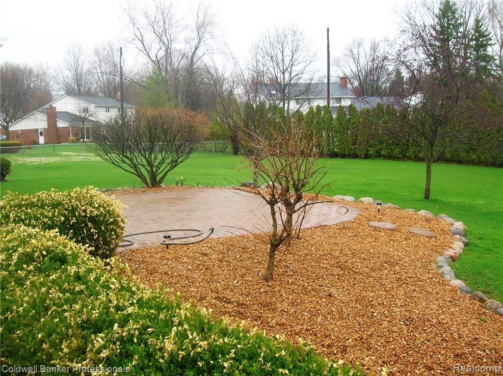 1081 Alter Road Bloomfield Hills, MI 48304 - Photo 29 of 30 Another View of Backyard.JPG