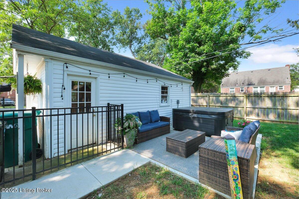 222 Ring Road Louisville, KY 40207 - Photo 45 of 55 48-222 Ring Rd-148