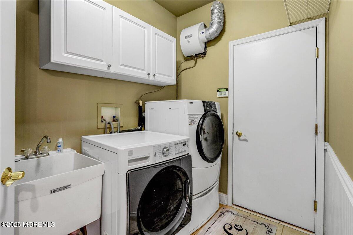 15 Crawford Road Manalapan, NJ 07726 - Photo 21 of 45 22-Laundry