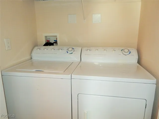 a close up view of washer and dryer