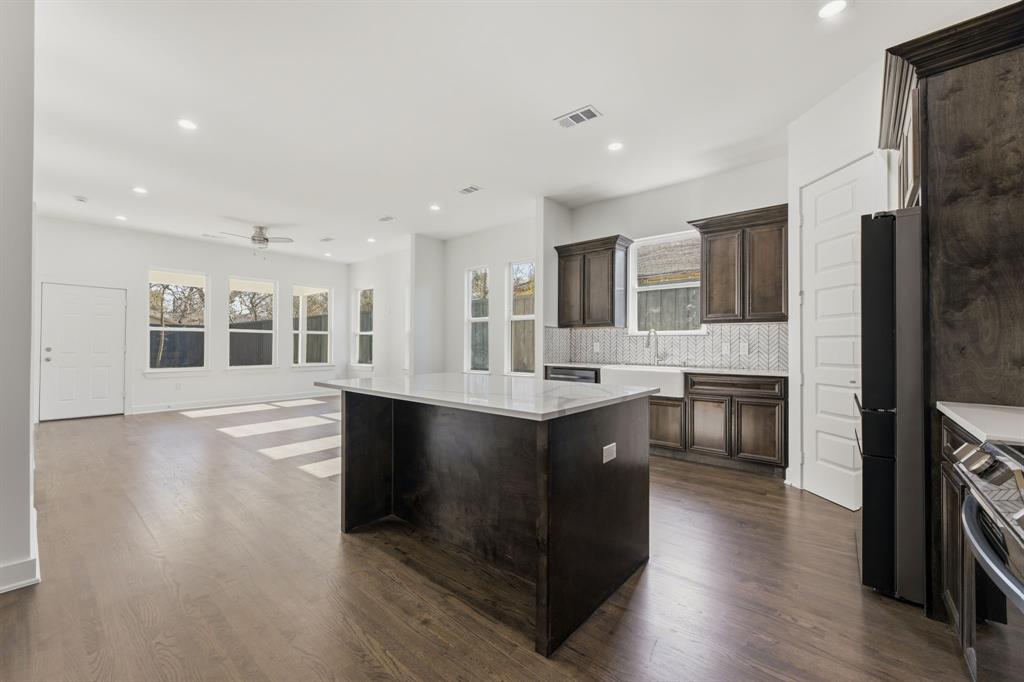 1726 Driskell Street Dallas, TX 75215 - Photo 13 of 39