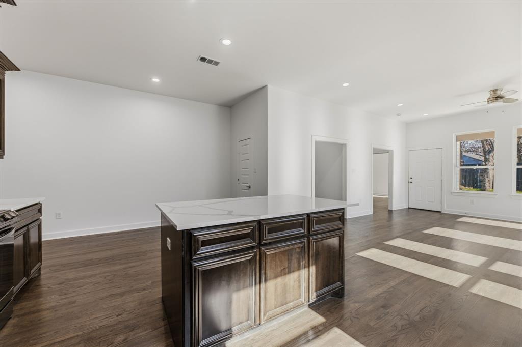 1726 Driskell Street Dallas, TX 75215 - Photo 15 of 39