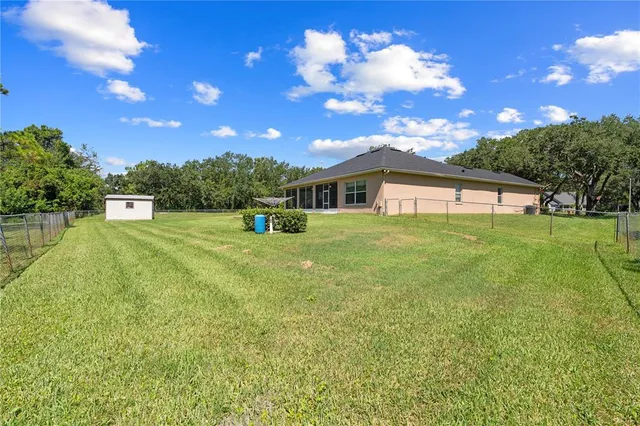 a view of a yard with front of house