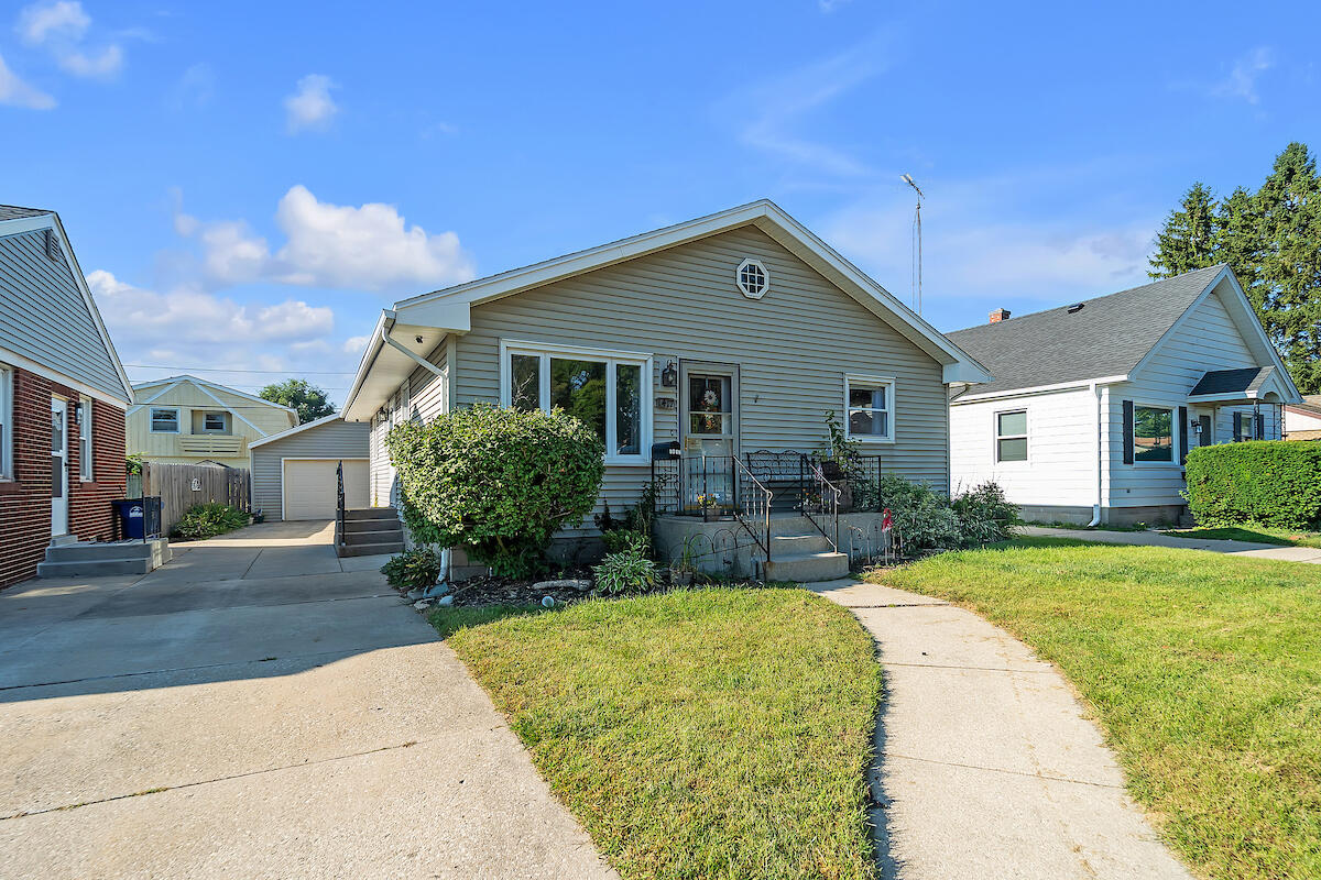 1417 South Street Racine, WI 53402 - Photo 1 of 1 DSC01743