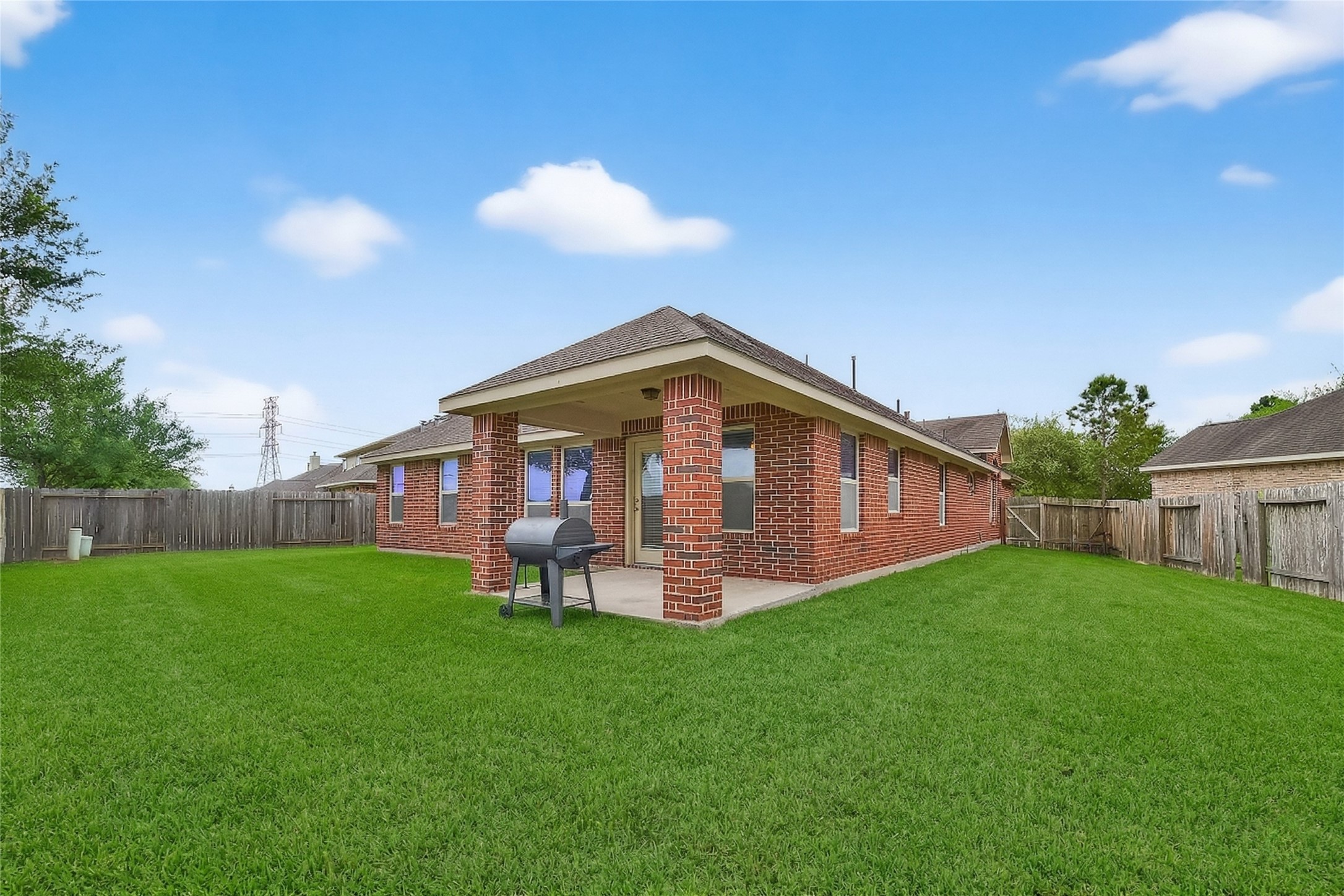13415 Star Creek Lane Rosharon, TX 77583 - Photo 34 of 46 a view of a house with a yard and sitting area